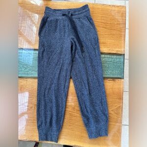 Like new Lululemon Ready to Rulu High Rise Cropped Joggers (23”)